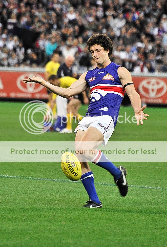 【94】周日拍的澳式足球,全幅   300mm还是太短了